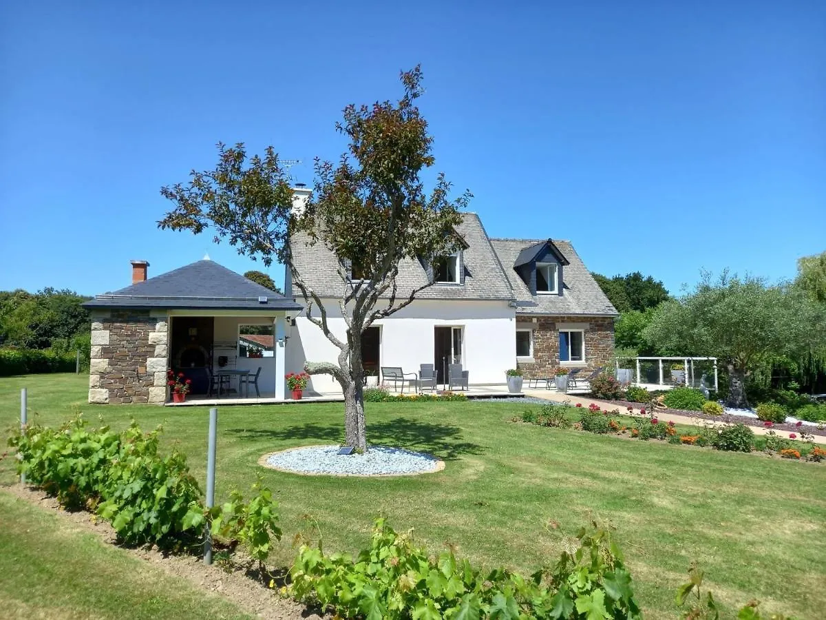 Nice Holiday Home In Epiniac With Garden 0*,  프랑스