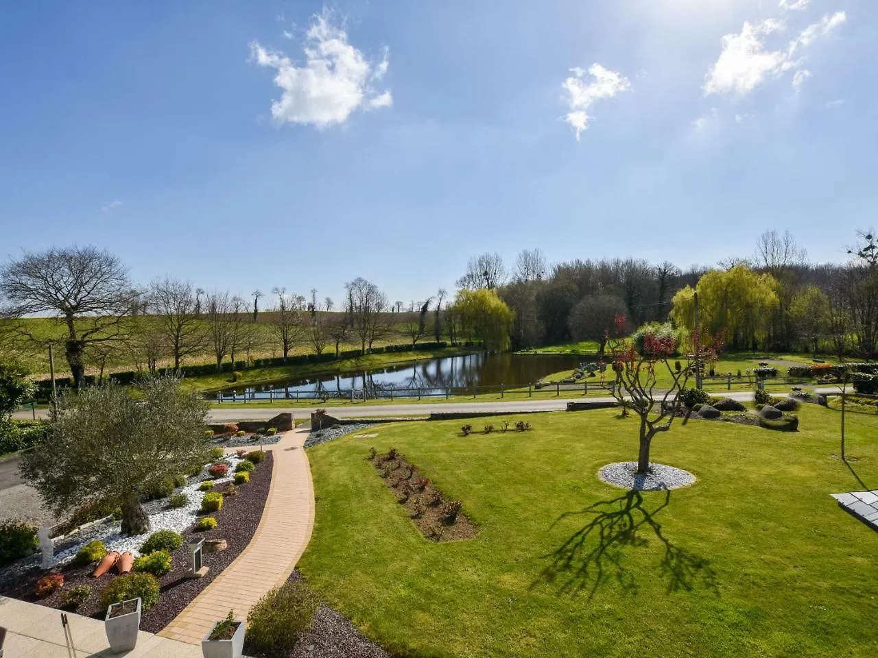 Nice Holiday Home In Epiniac With Garden 프랑스